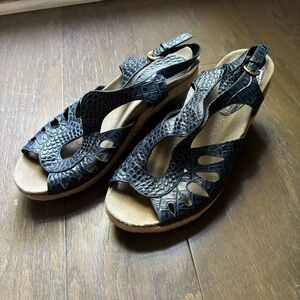 Earthies blue leather Wedges